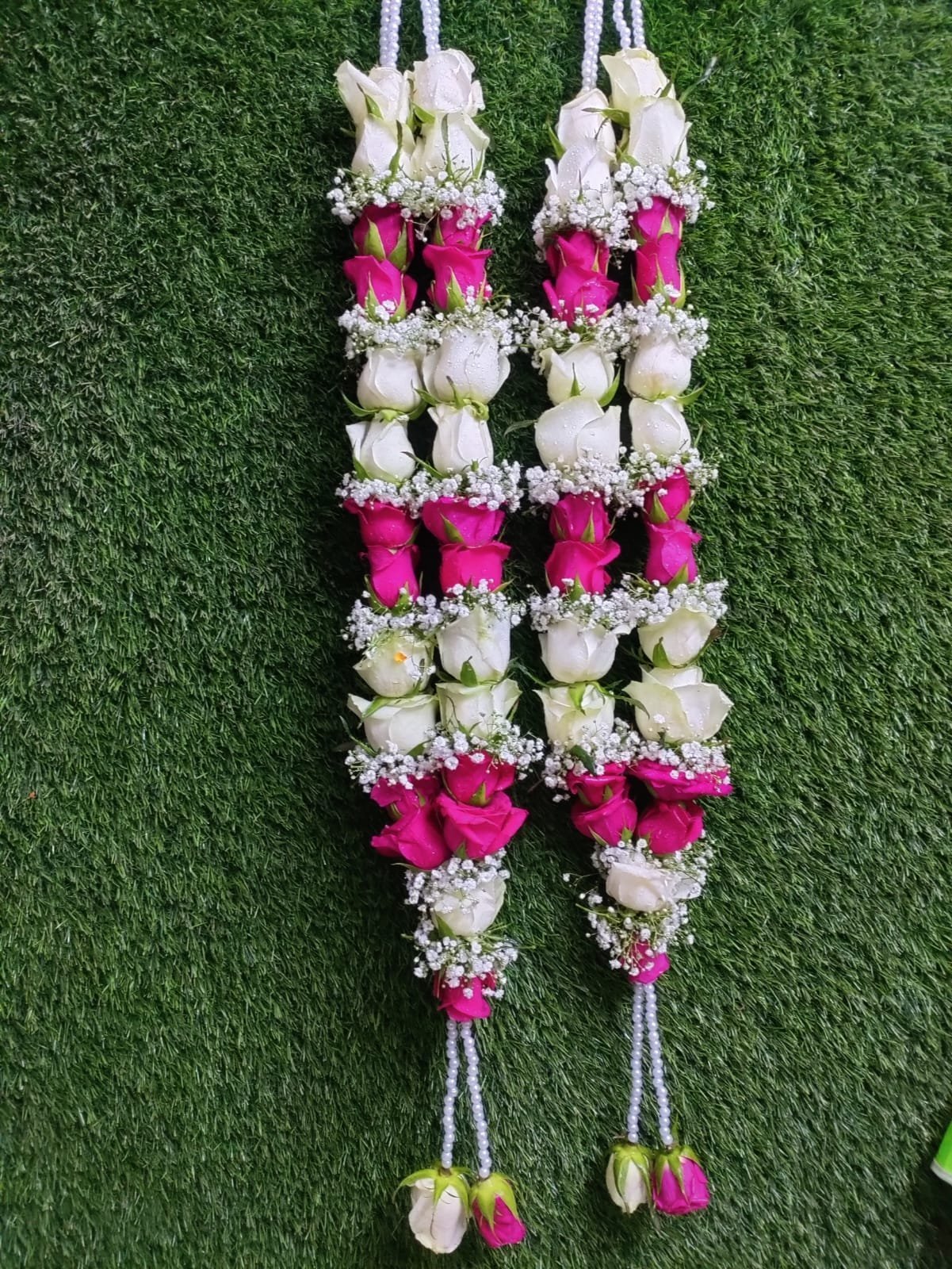 Dark-Pink-White-Rose-With-Gypsum-varmala.jpg